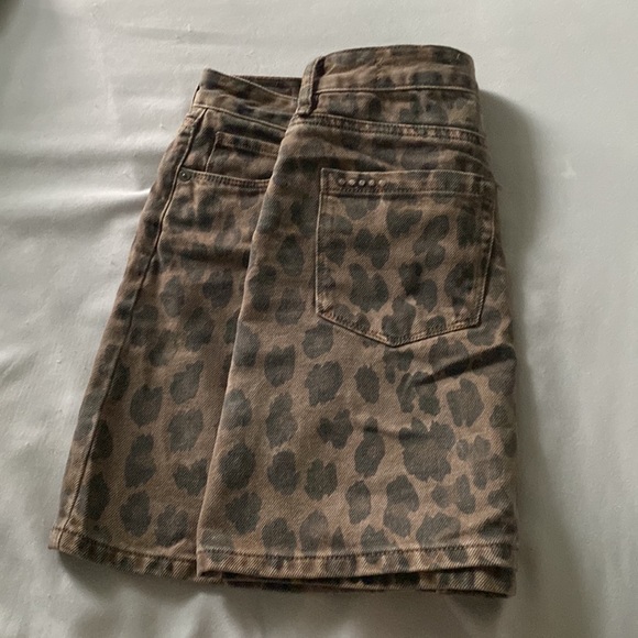 BLANK NYC DENIM LEOPARD SKIRT - Picture 4 of 4